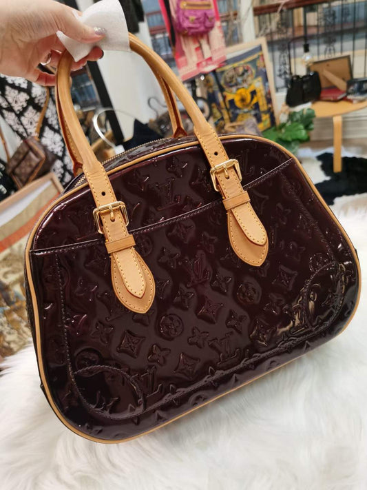 Pre-loved Louis Vuitton Summit Patent Leather Handbag