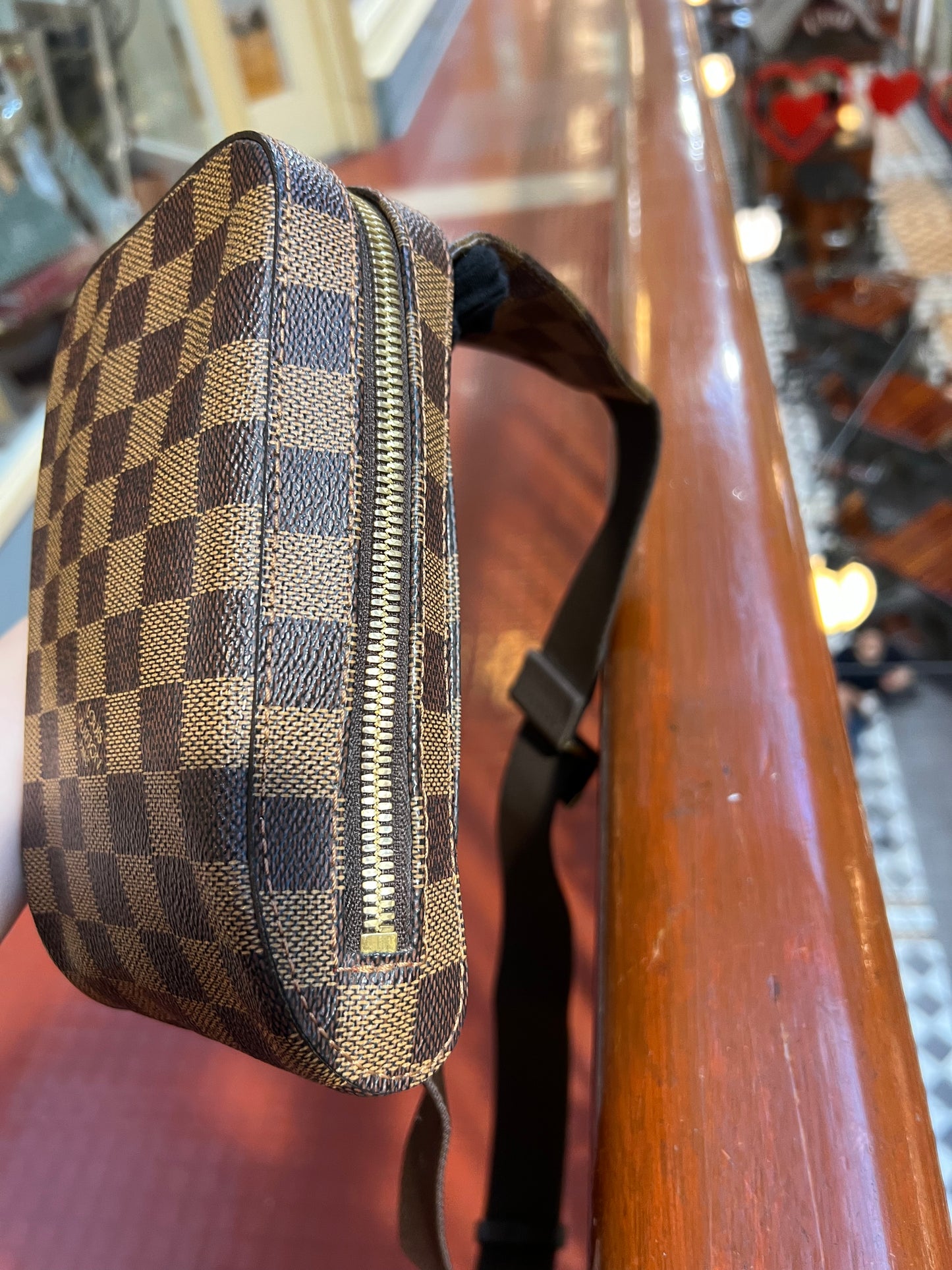 Pre-loved Louis Vuitton Geronimo Damier LeatherBag