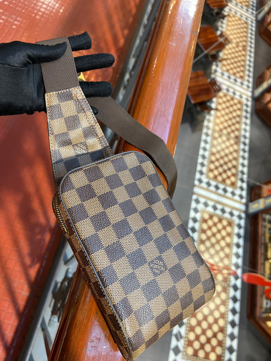 Pre-loved Louis Vuitton Geronimo Damier LeatherBag