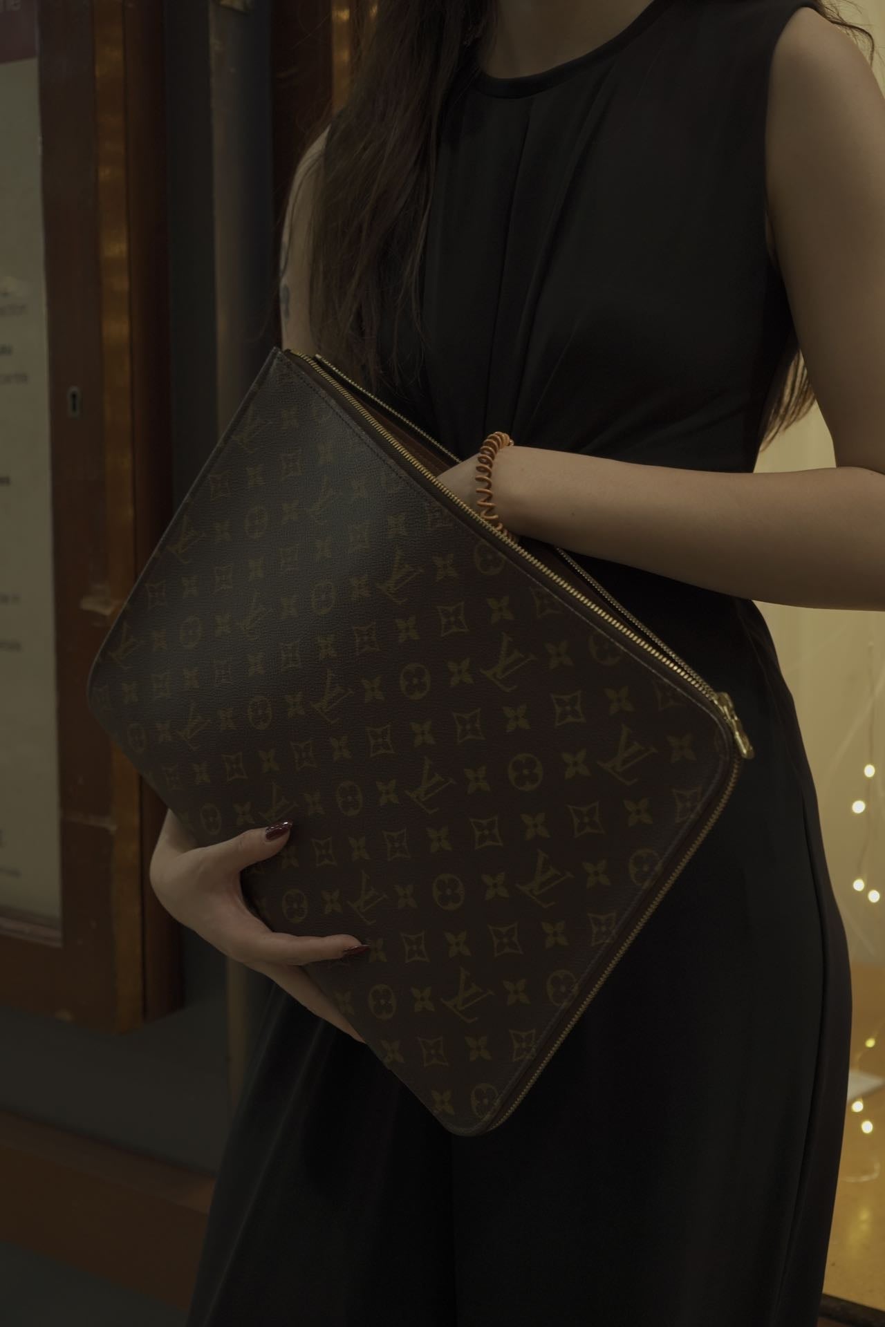 Louis Vuitton Vintage  Taiga Kaluga Clutch Bag  Black  Taiga Leather and Leather  Handbag  Luxury High Quality  Avvenice