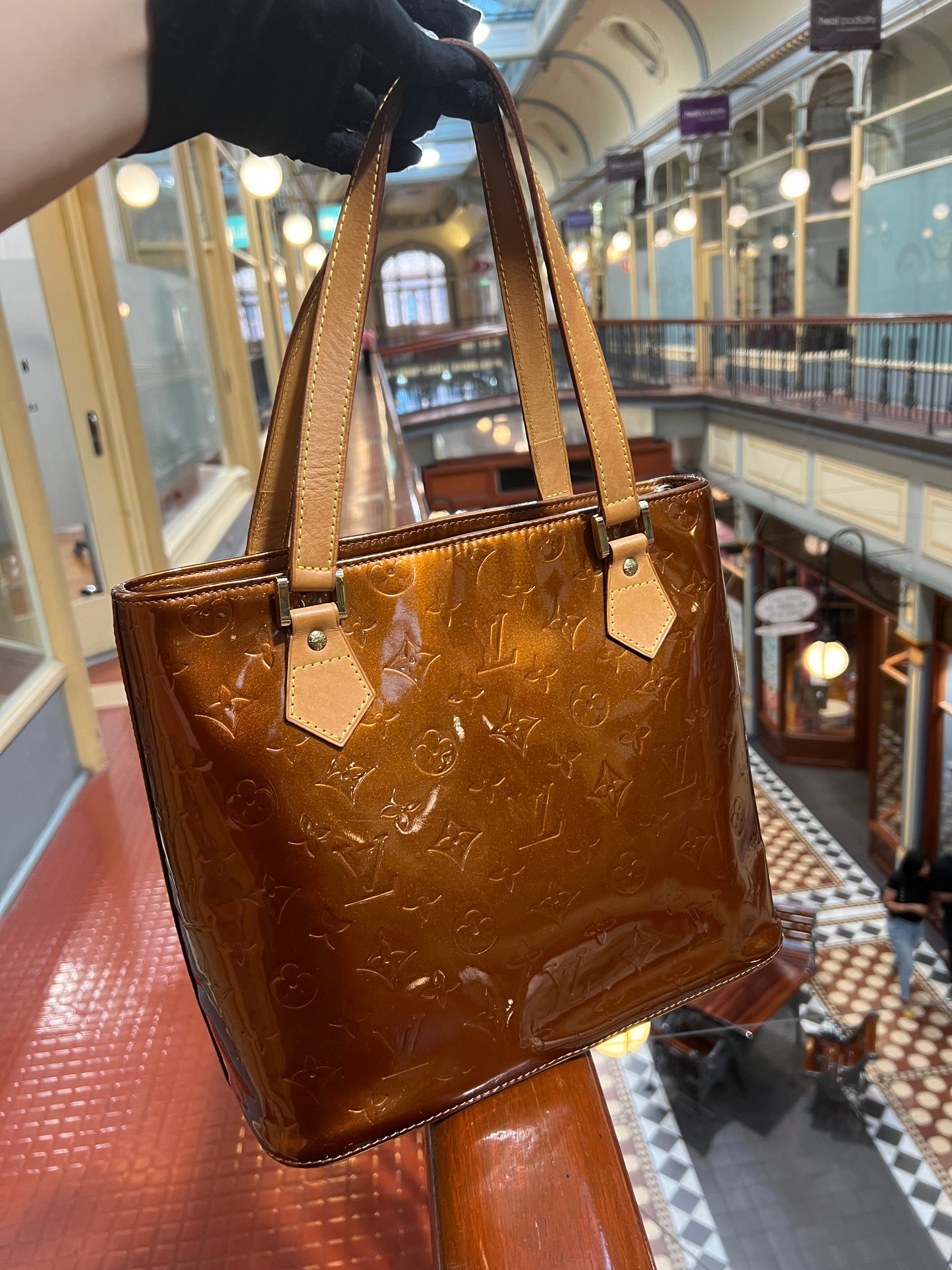 Houston' LOUIS VUITTON patent leather beige monogram bag - VALOIS VINTAGE  PARIS