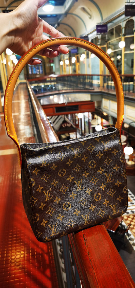 Pre-loved Louis Vuitton Looping Leather Handbag Monogram