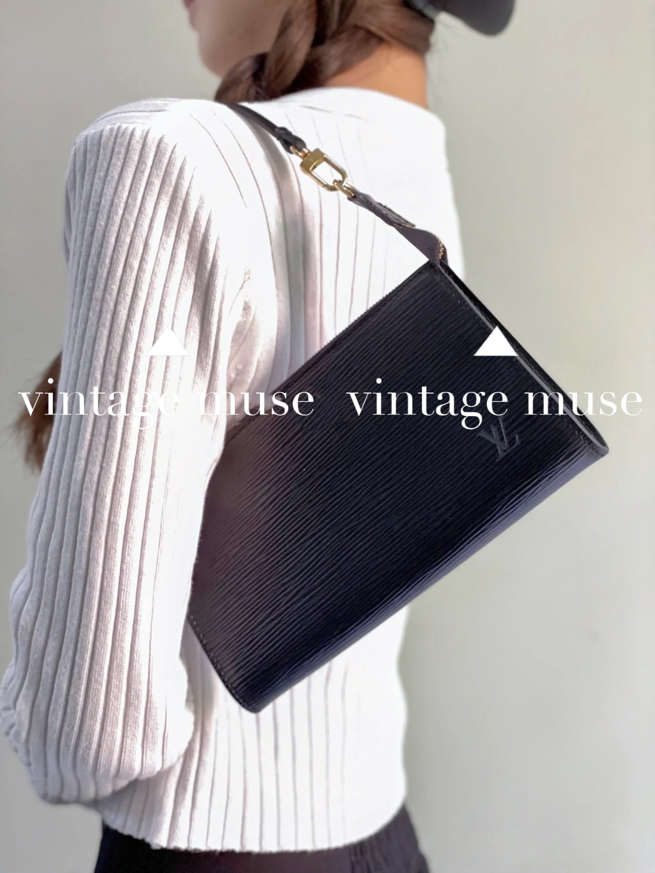 Pre-loved Louis Vuitton Pochette Accessoire Leather Handbag