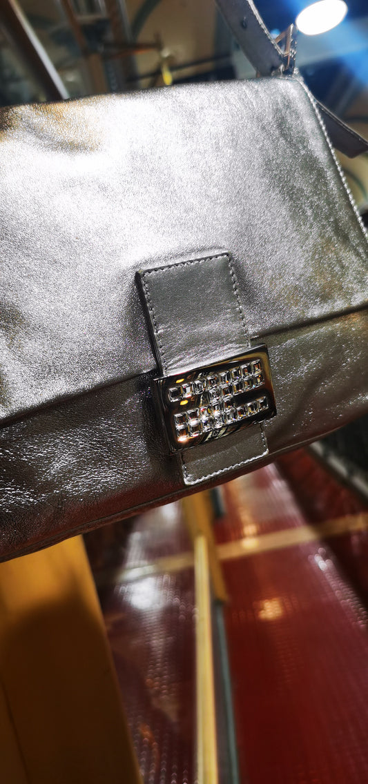 Pre-loved  Fendi Vintage Mamma Baguette with crystal lock leather handbag silver