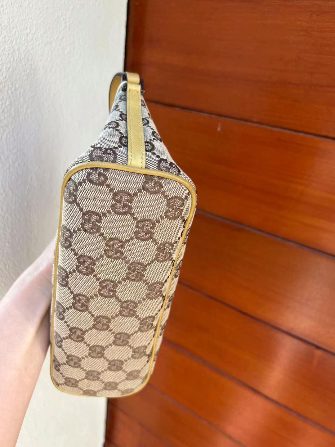 Gucci monogram beige baguette boat shoulder bag 100% authentic