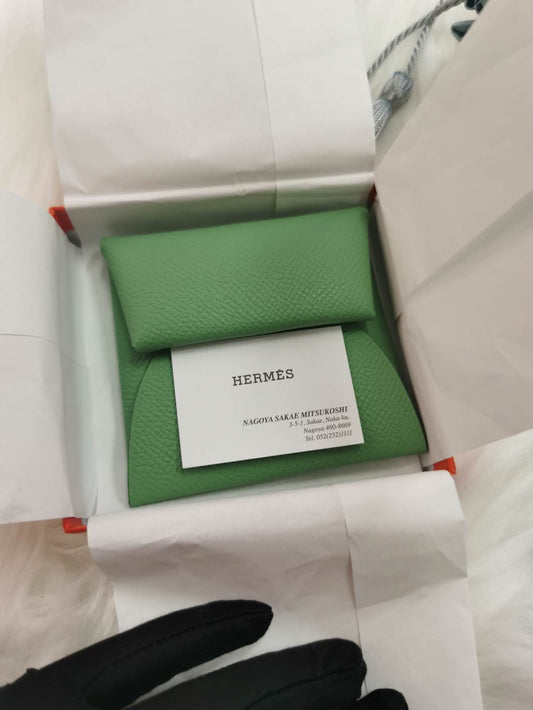 Pre-loved Hermès Calvi Duo cardholder