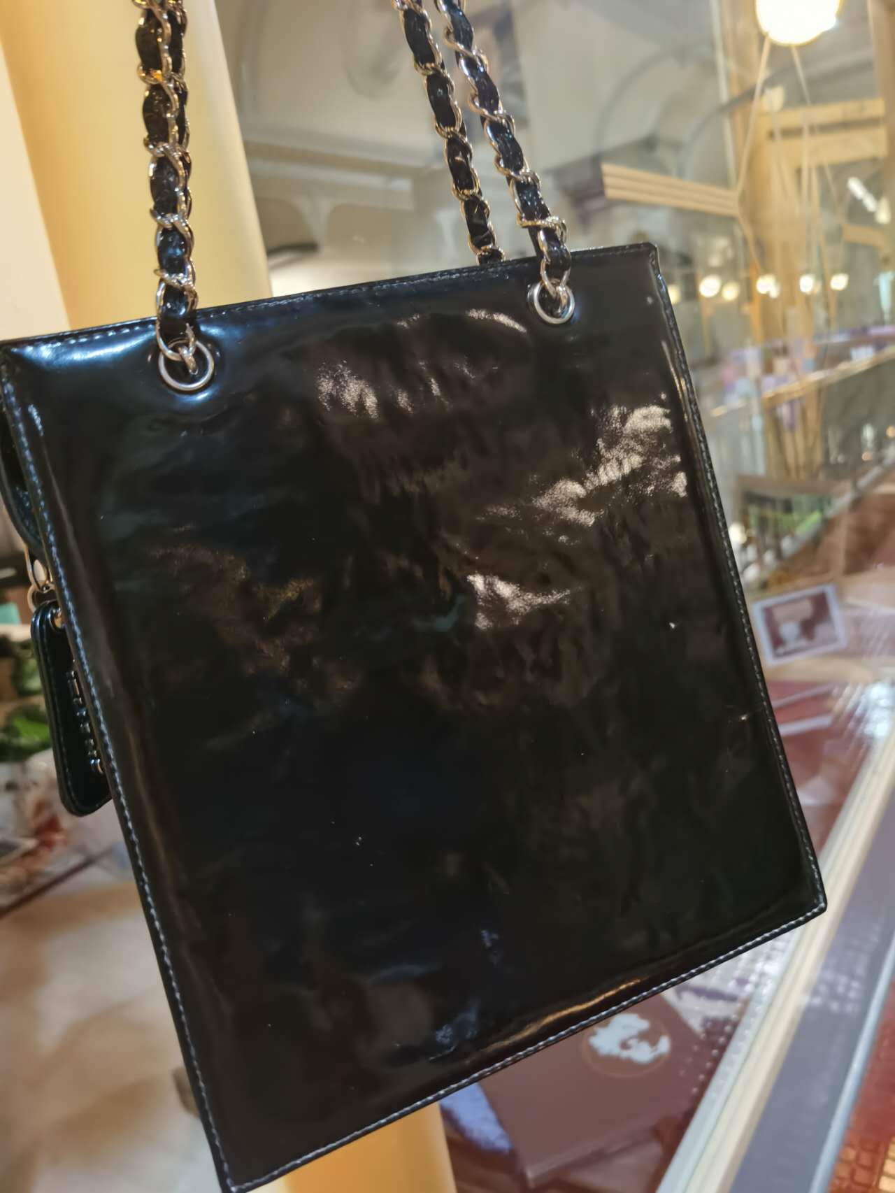 Pre-loved Chanel Vintage Black Patent Leather Shoulder Bag SHW