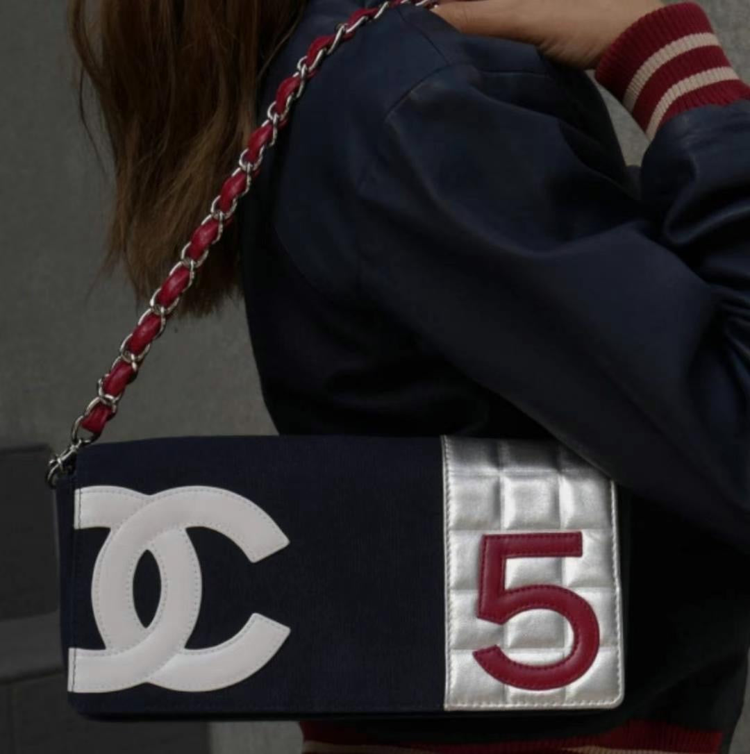 Pre-loved Chanel Vintage Shoulder Bag Jean 2000s