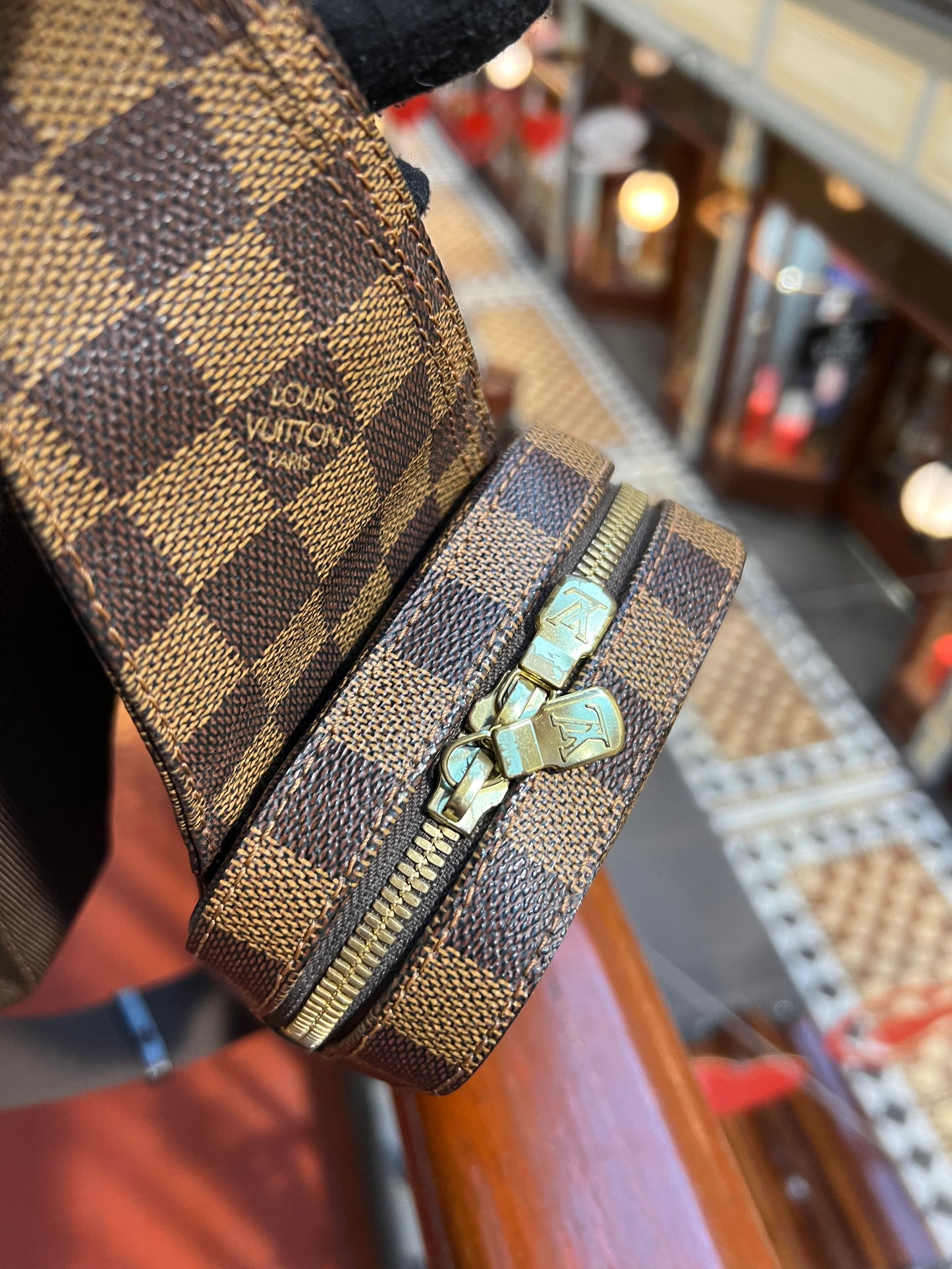 Pre-loved Louis Vuitton Geronimo Damier LeatherBag