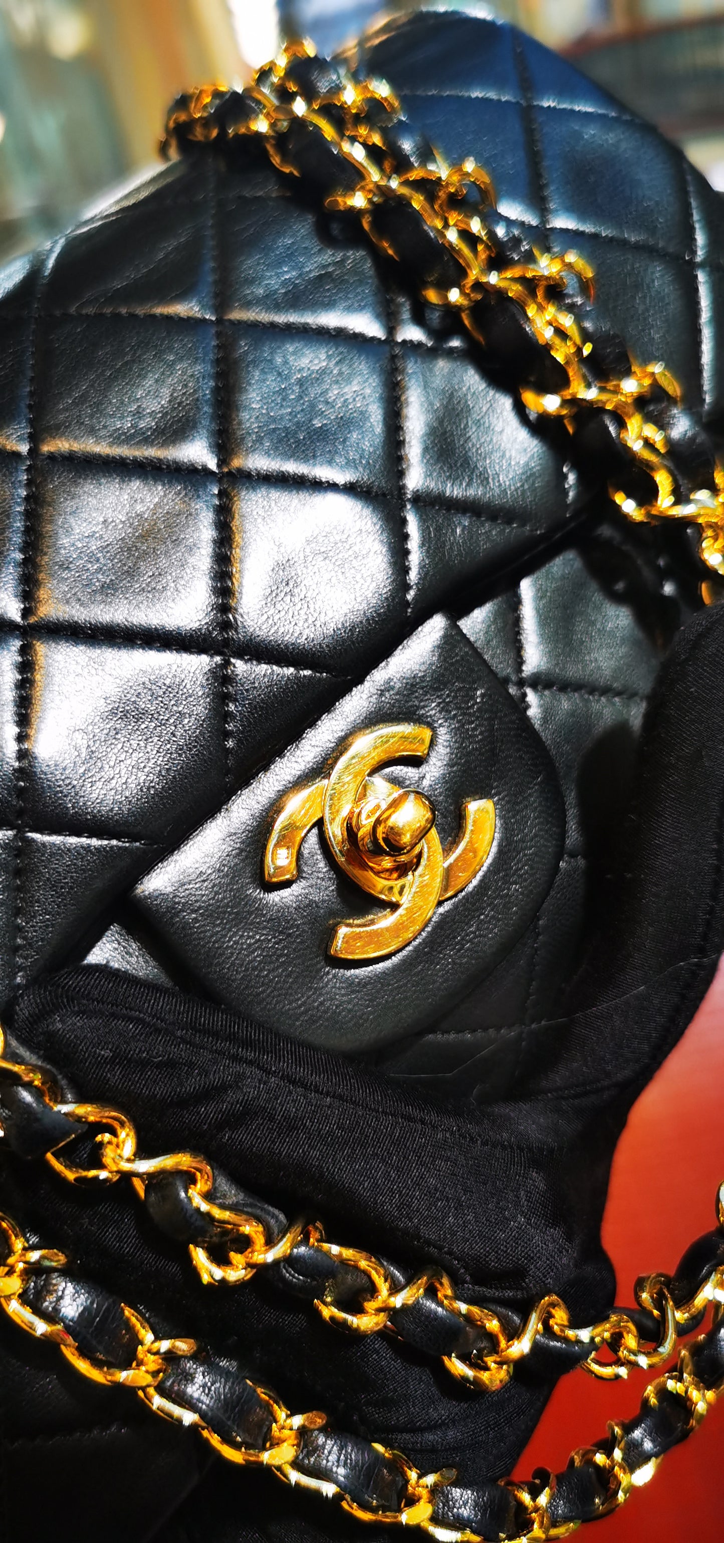 Pre-loved Chanel Vintage Classic Flat leather crossbody bag 23cm Black