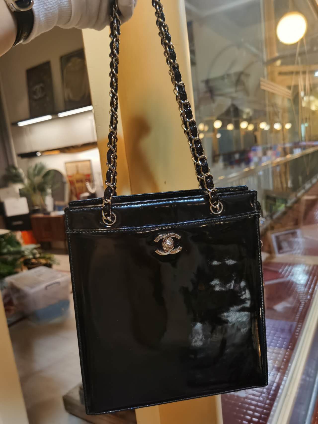Pre-loved Chanel Vintage Black Patent Leather Shoulder Bag SHW