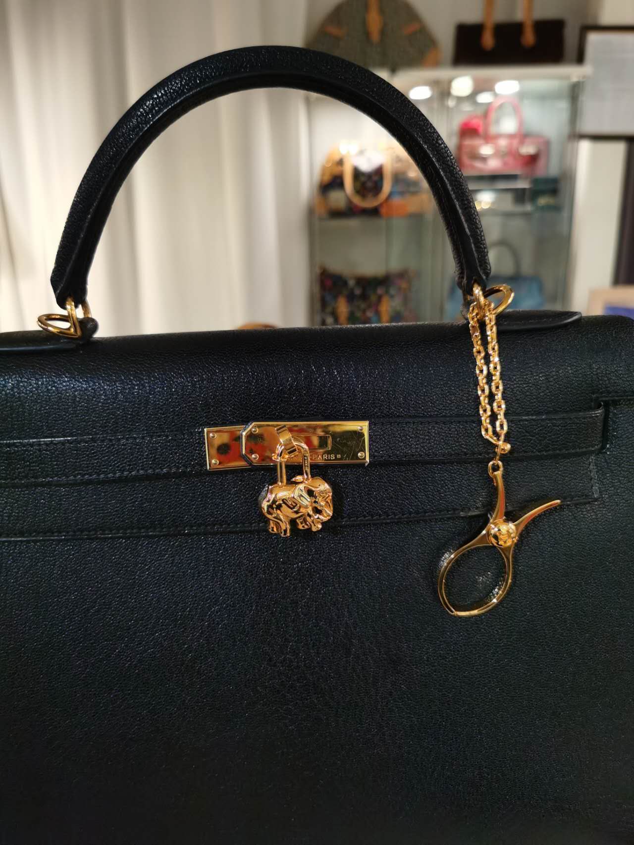 Pre-loved Hermès Elephant Lock Cadena Charm- Gold Plated