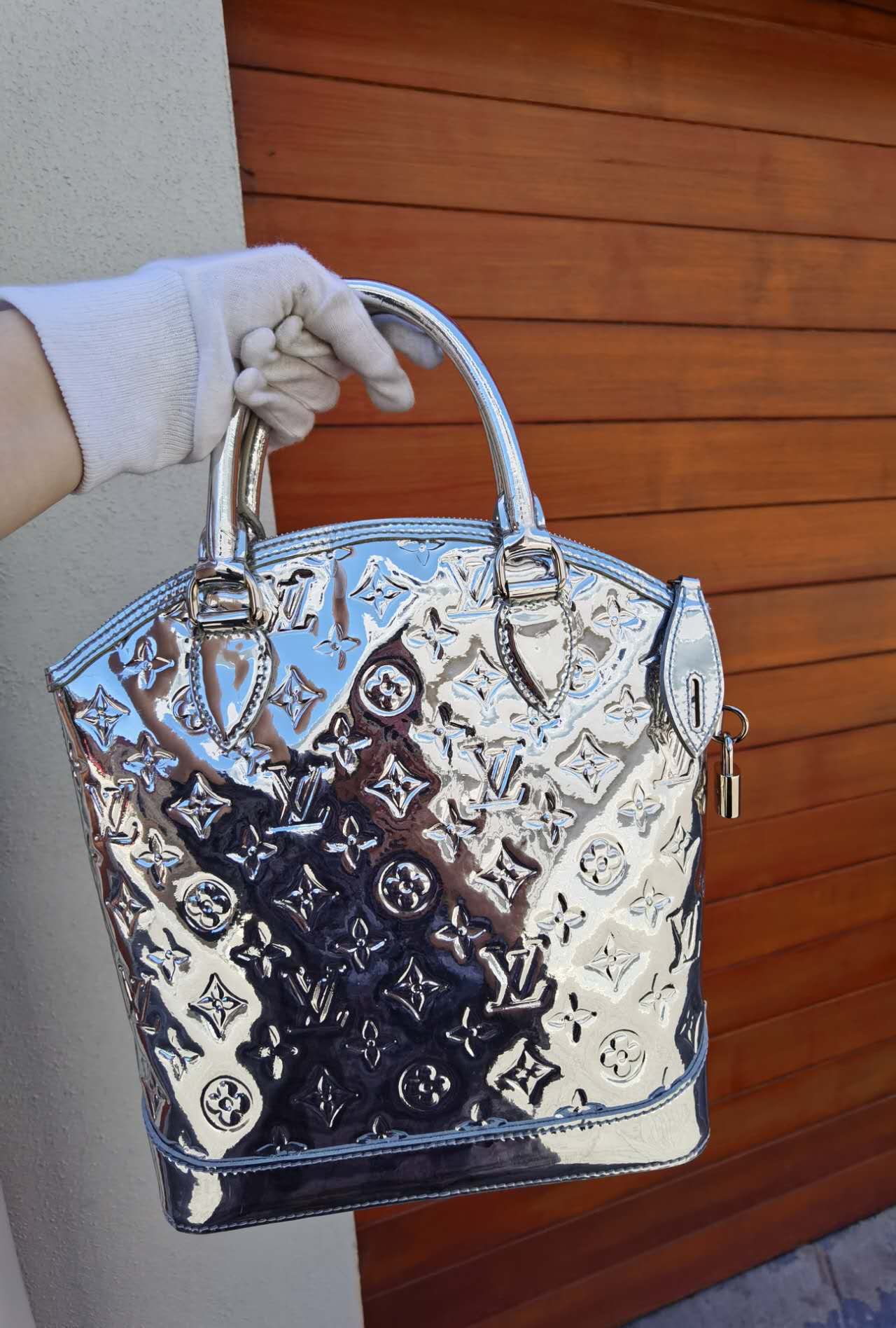 Pre-loved Louis Vuitton Limited Edition Silver Mirror Monogram Lockit –  Vintage Muse Adelaide