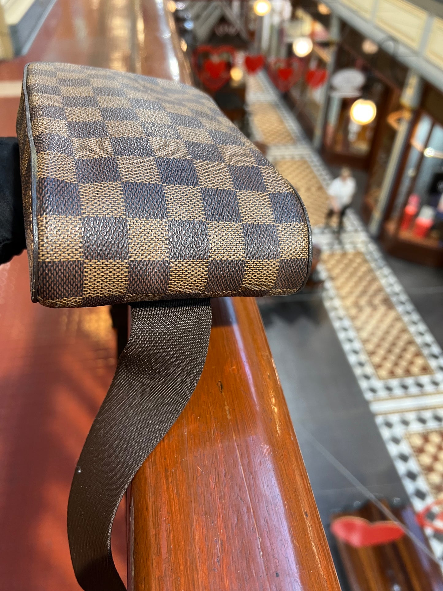 Pre-loved Louis Vuitton Geronimo Damier LeatherBag