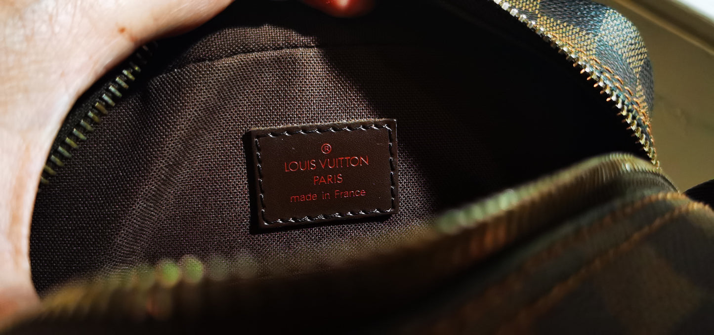 Pre-loved Louis Vuitton Vintage Olav Leather Crossbody Bag