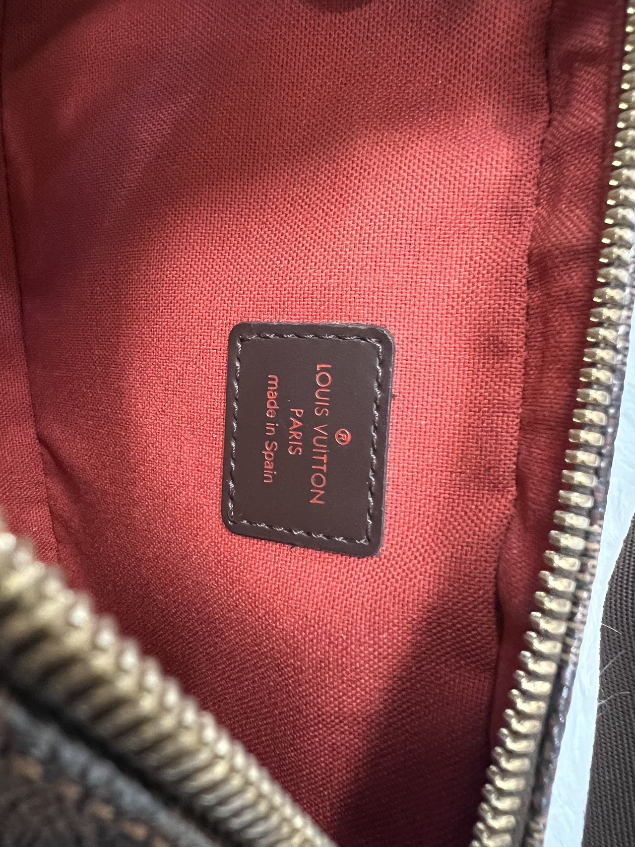 Pre-loved Louis Vuitton Geronimo Damier LeatherBag