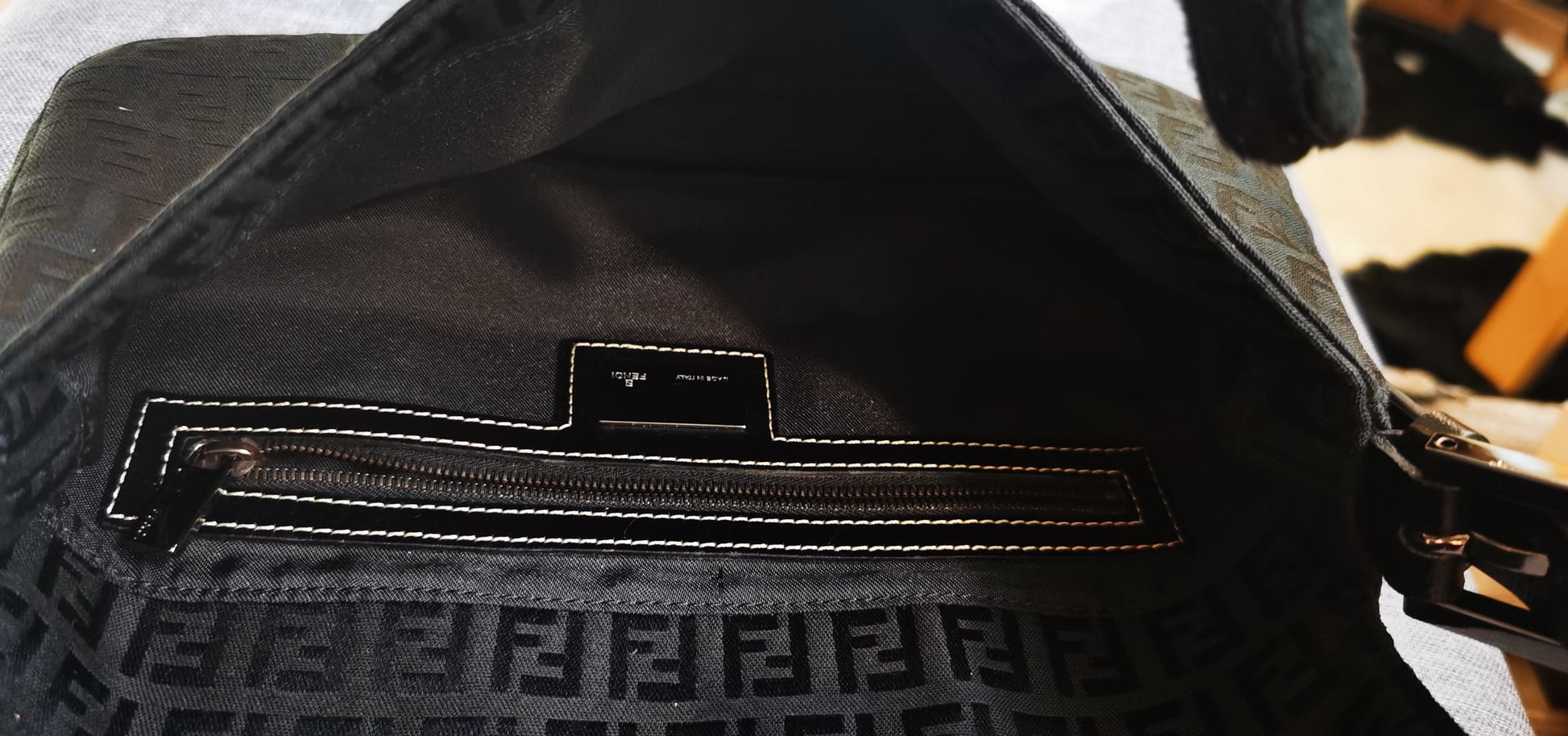 Pre-loved Fendi Vintage Baguette Handbag Black – Vintage Muse Adelaide